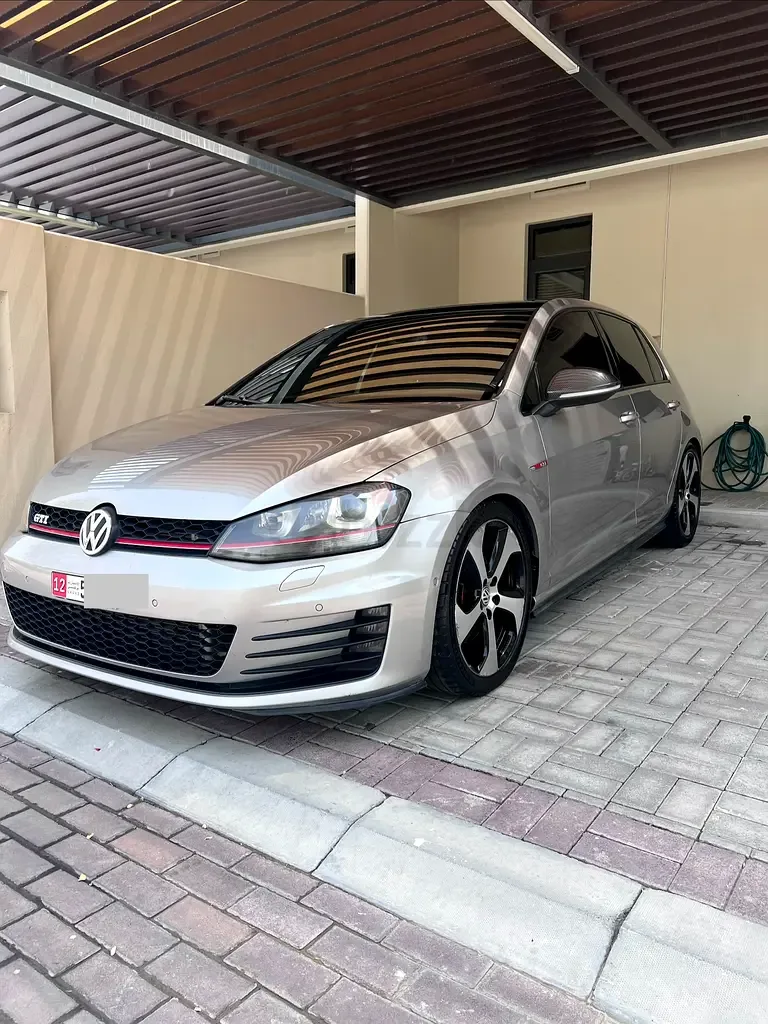 Volkswagen Golf GTI 2.0 AMT (265 hp)