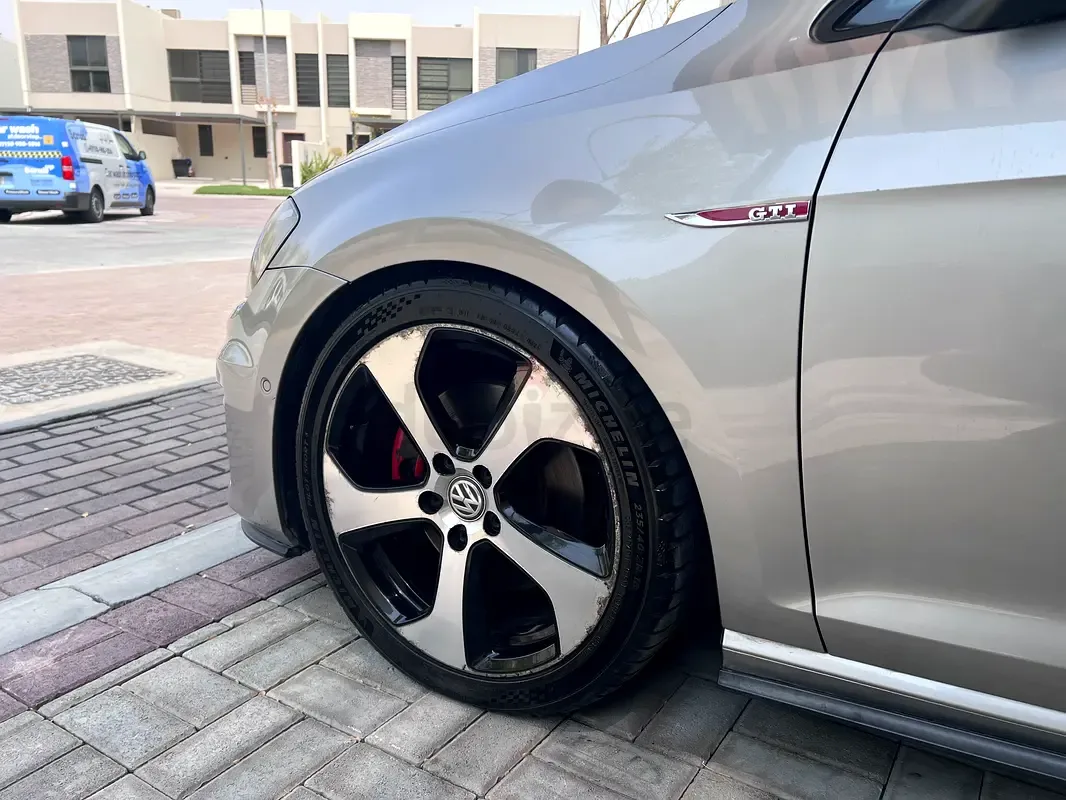 Volkswagen Golf GTI 2.0 AMT (265 حصان) - 8