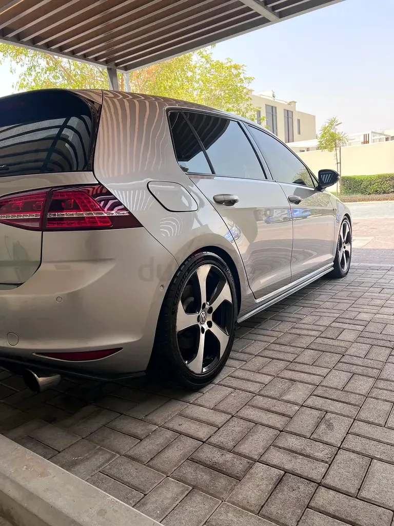 Volkswagen Golf GTI 2.0 AMT (265 حصان) - 6