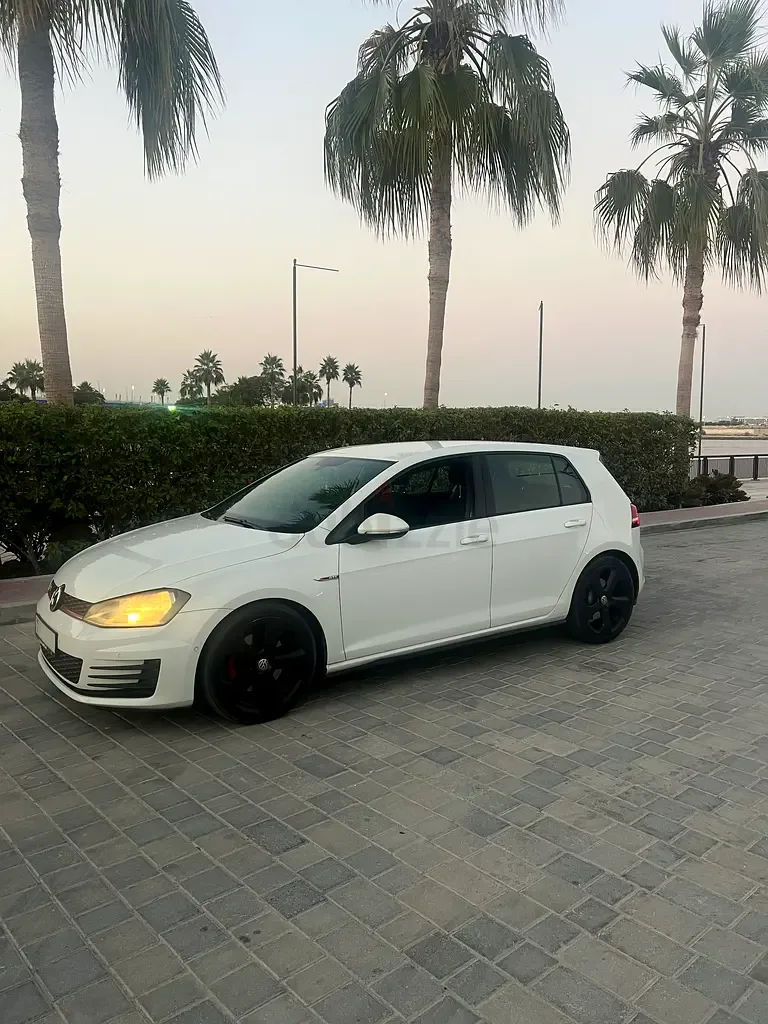 Volkswagen Golf GTI 2.0 AMT (265 hp)