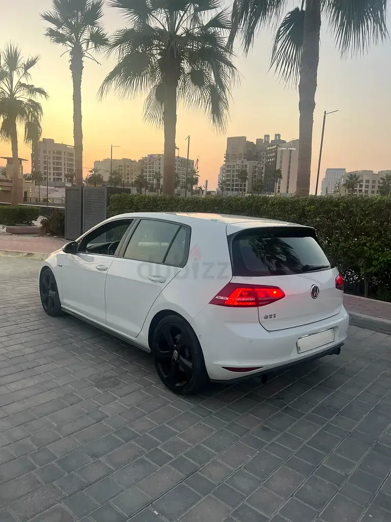 Volkswagen Golf GTI 2.0 AMT (265 hp) - 6