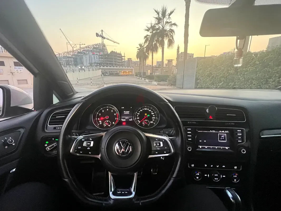 Volkswagen Golf GTI 2.0 AMT (265 hp) - 9