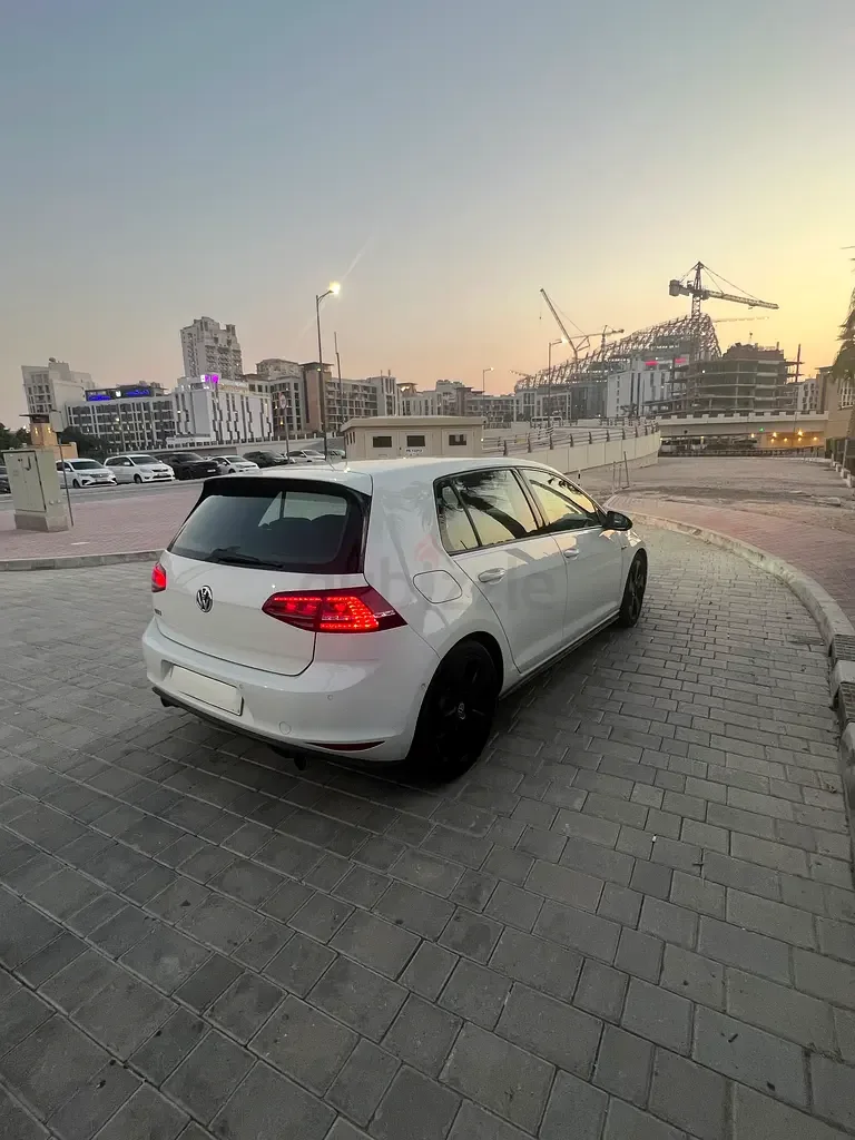 Volkswagen Golf GTI 2.0 AMT (265 hp) - 7