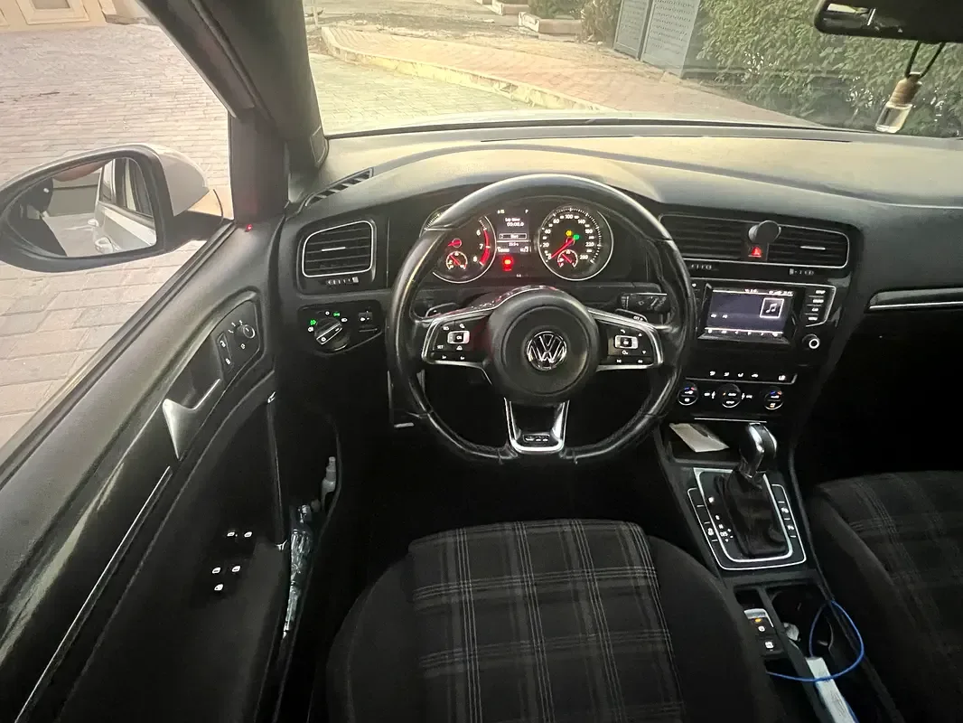 Volkswagen Golf GTI 2.0 AMT (265 hp) - 10