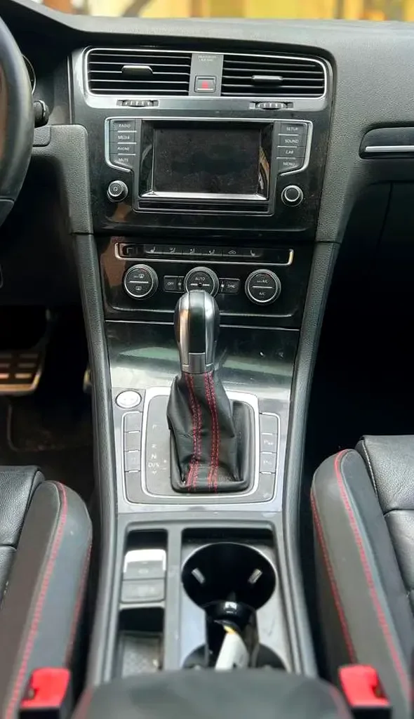 Volkswagen Golf GTI 2.0 AMT (265 hp) - 8