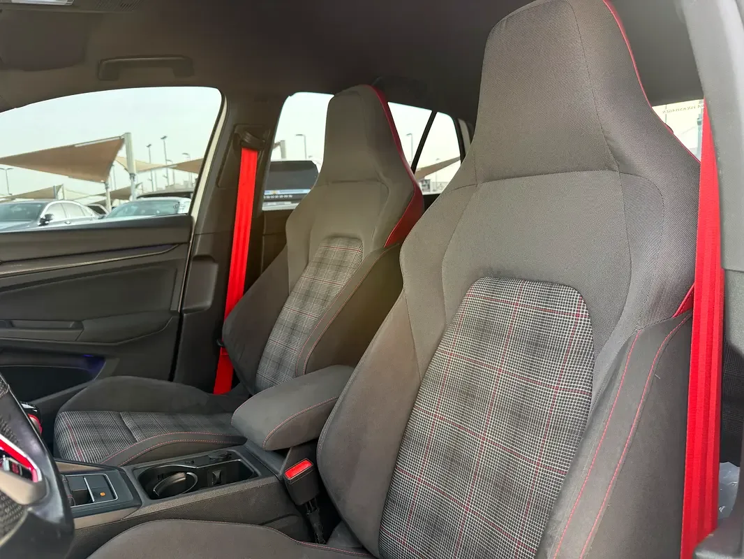Volkswagen Golf GTI 2.0 MT (245 hp) - 9