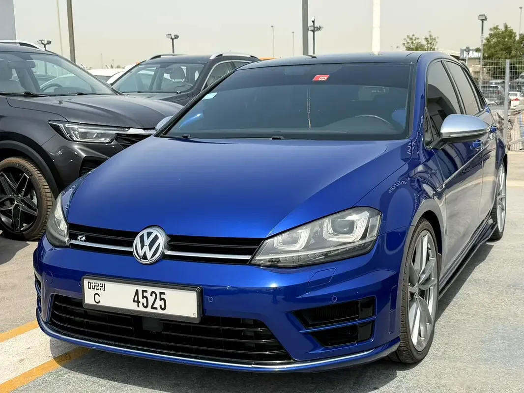 Volkswagen Golf R 2.0 AMT 4WD (300 hp)