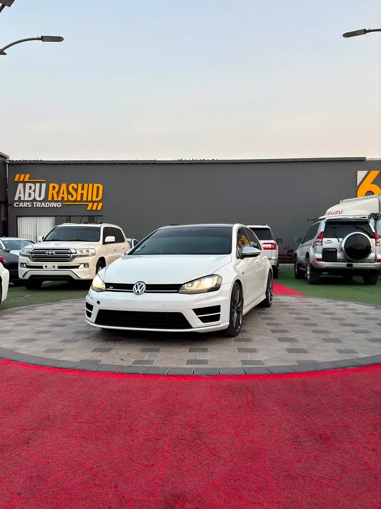 Volkswagen Golf R 2.0 AMT 4WD (300 hp)