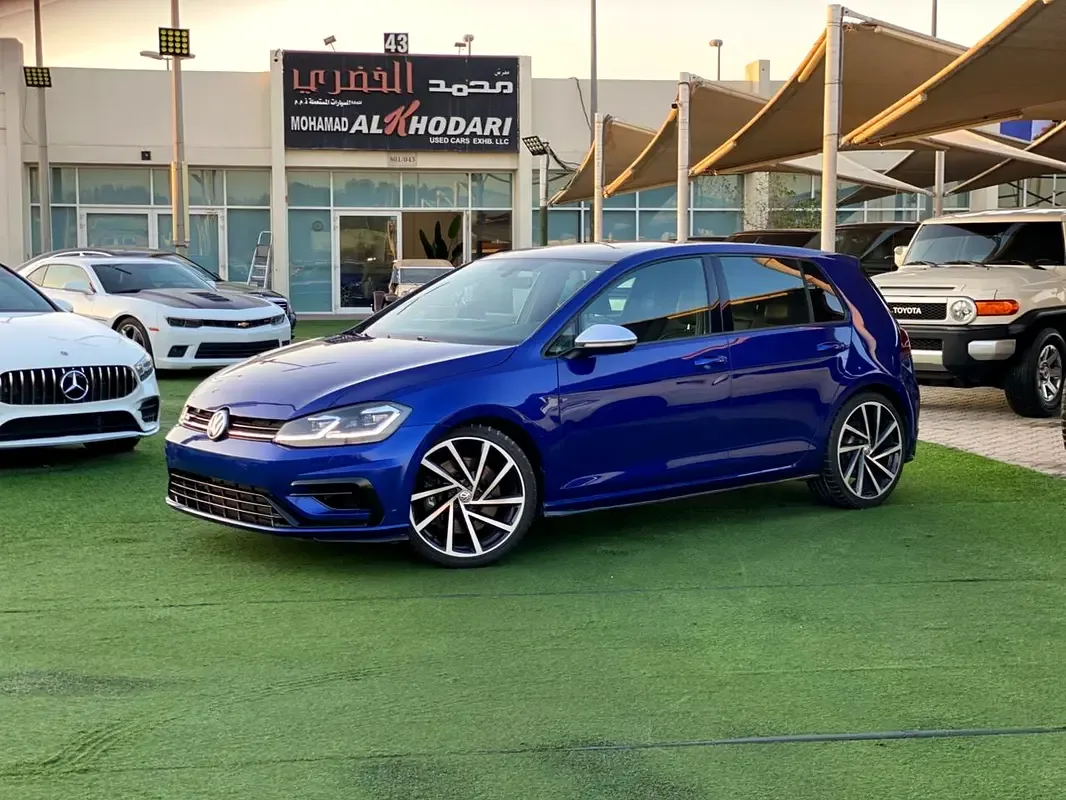 Volkswagen Golf R 2.0 AMT 4WD (300 hp)
