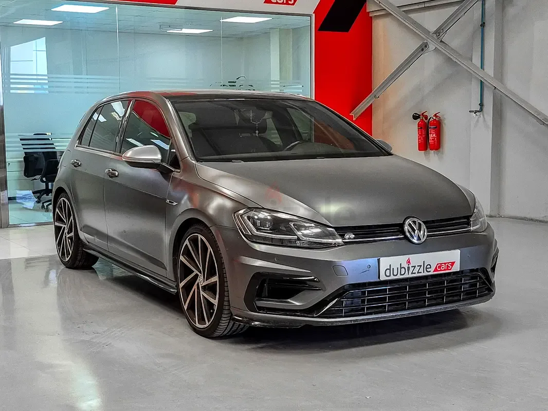 Volkswagen Golf R 2.0 AMT 4WD (300 hp)