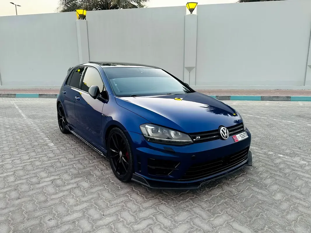 Volkswagen Golf R 2.0 AMT 4WD (300 hp)