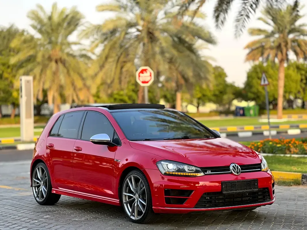 Volkswagen Golf R 2.0 AMT 4WD (300 hp)