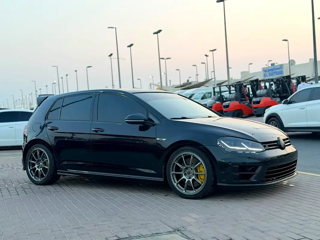 Volkswagen Golf R 2.0 AMT 4WD (300 حصان) - 2