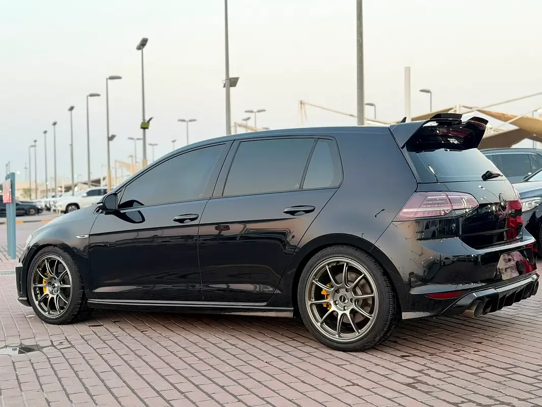 Volkswagen Golf R 2.0 AMT 4WD (300 حصان) - 5