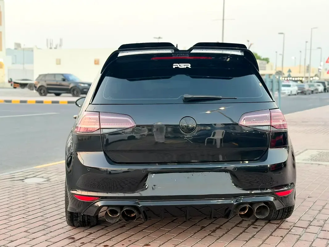 Volkswagen Golf R 2.0 AMT 4WD (300 حصان) - 6