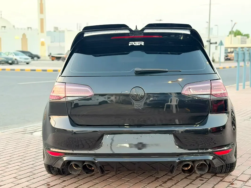 Volkswagen Golf R 2.0 AMT 4WD (300 حصان) - 7