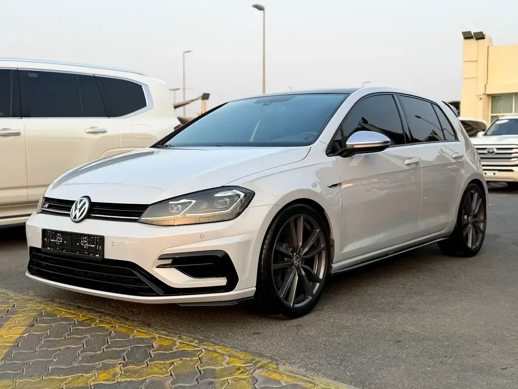 Volkswagen Golf R 2.0 AMT 4WD (300 hp)