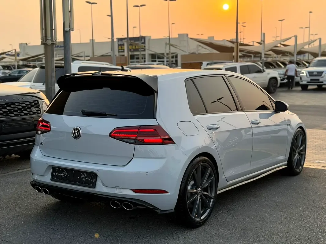 Volkswagen Golf R 2.0 AMT 4WD (300 حصان) - 4