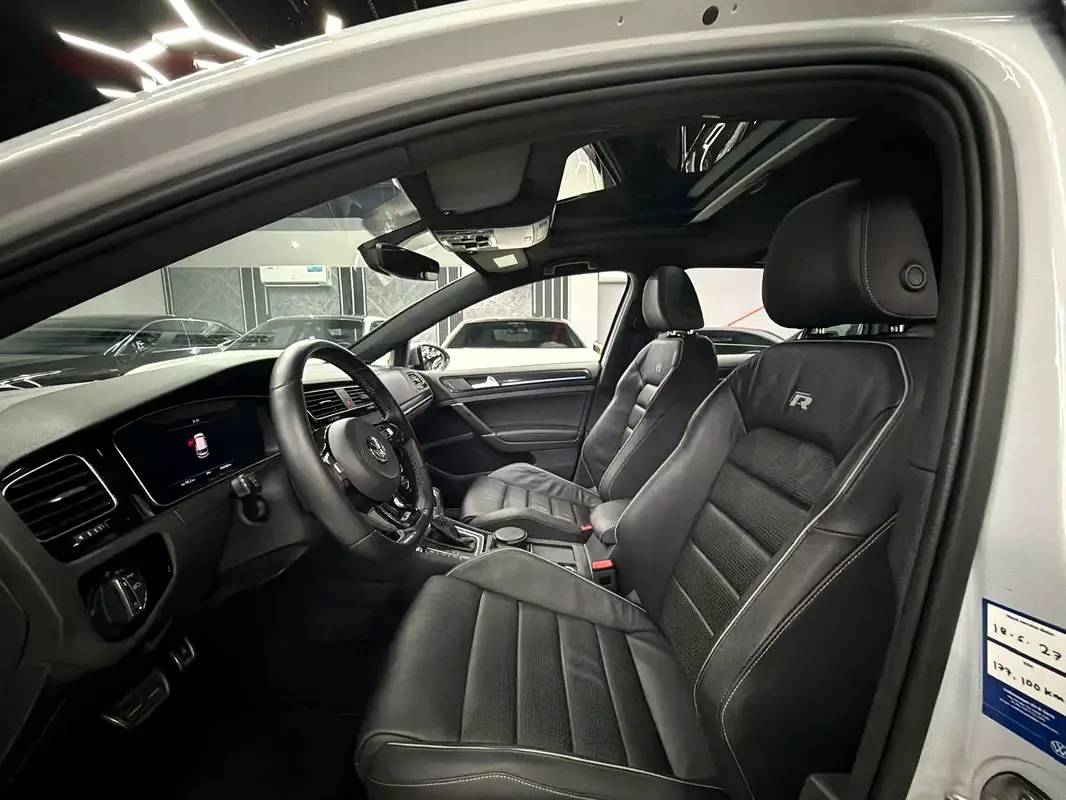 Volkswagen Golf R 2.0 AMT 4WD (300 حصان) - 6