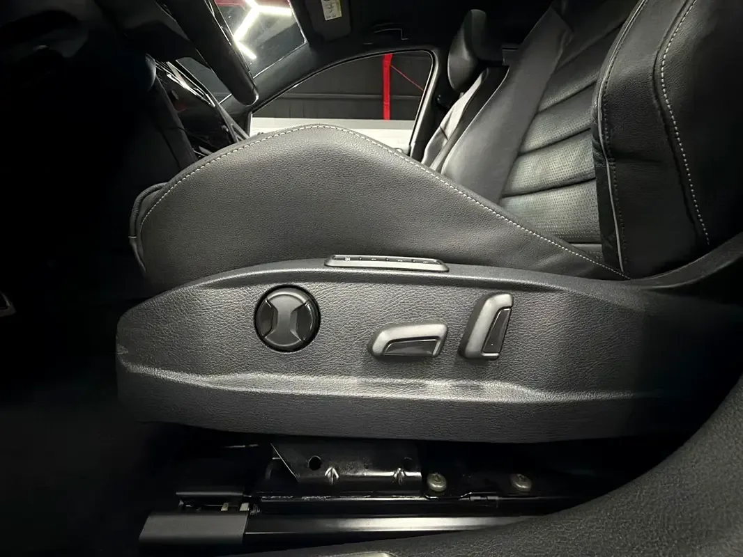 Volkswagen Golf R 2.0 AMT 4WD (300 حصان) - 12