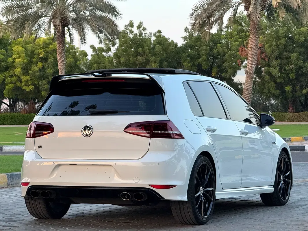 Volkswagen Golf R 2.0 AMT 4WD (300 حصان) - 10