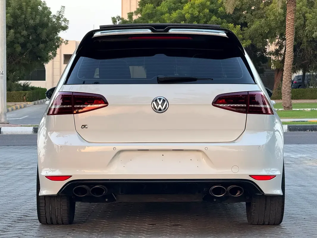 Volkswagen Golf R 2.0 AMT 4WD (300 حصان) - 12