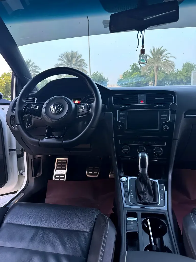Volkswagen Golf R 2.0 AMT 4WD (300 حصان) - 14