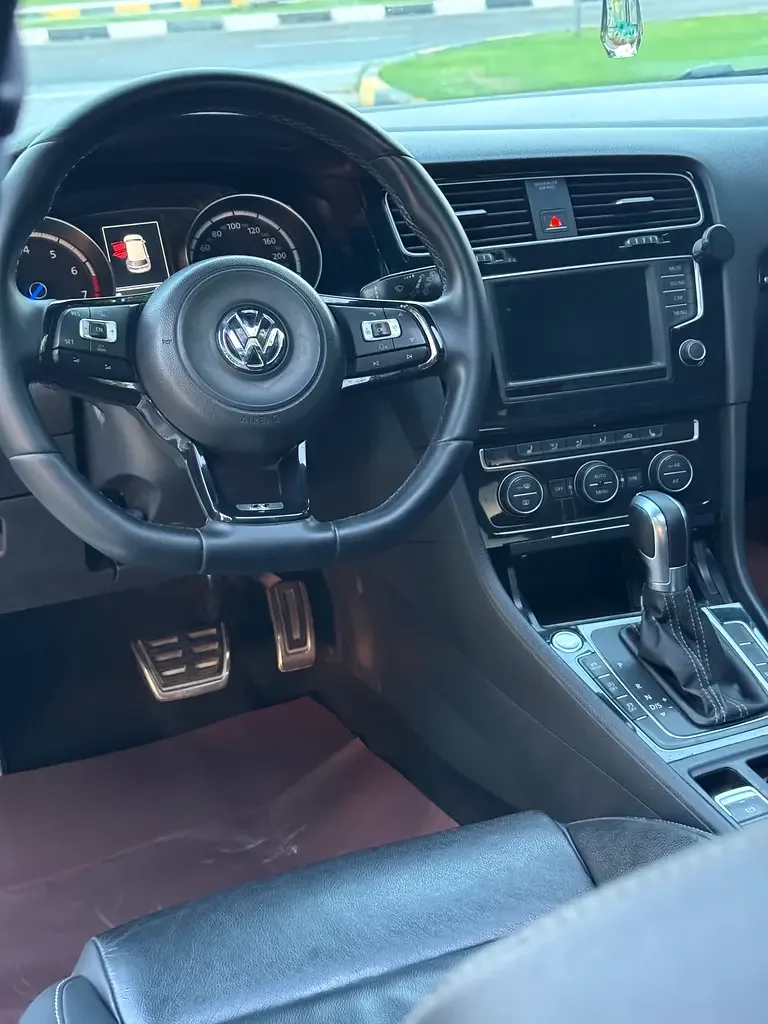 Volkswagen Golf R 2.0 AMT 4WD (300 حصان) - 16