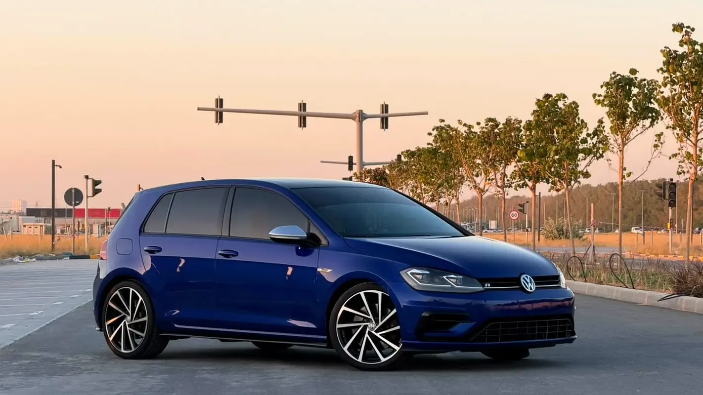 Volkswagen Golf R 2.0 AMT 4WD (333 hp)