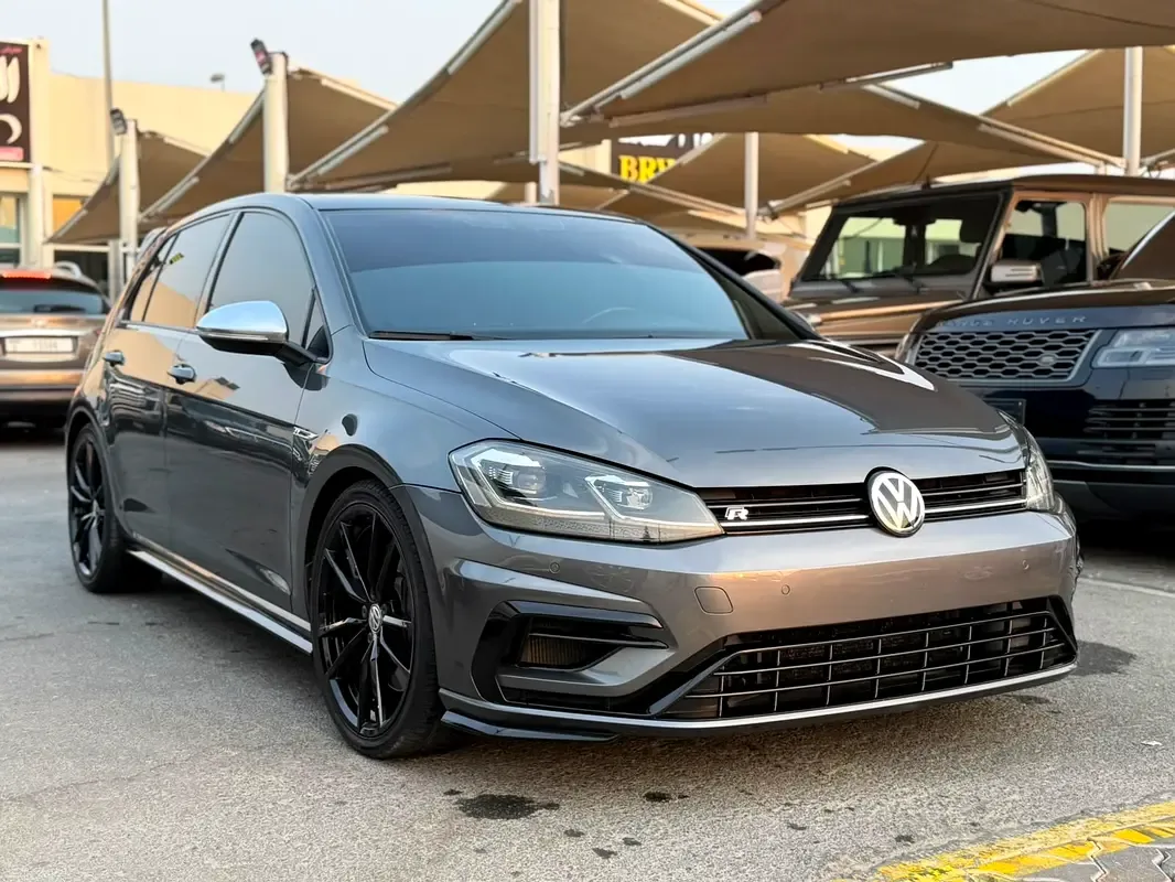 Volkswagen Golf R 2.0 AMT 4WD (333 hp)