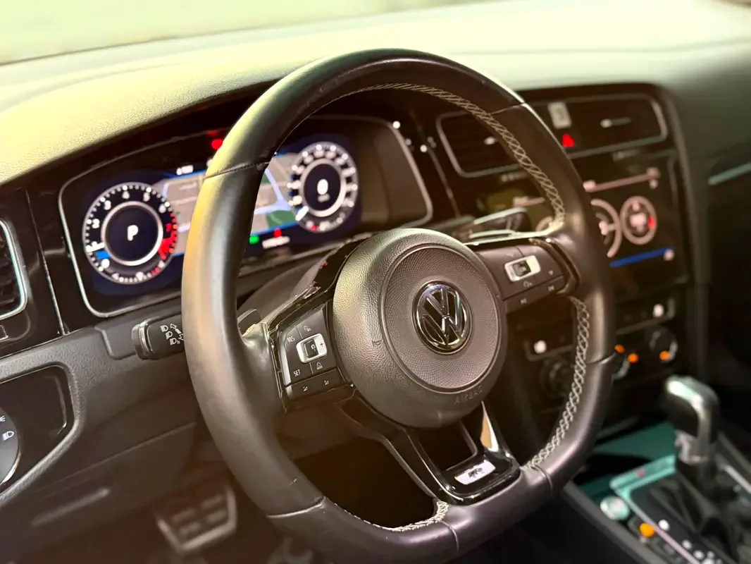 Volkswagen Golf R 2.0 AMT 4WD (333 حصان) - 8