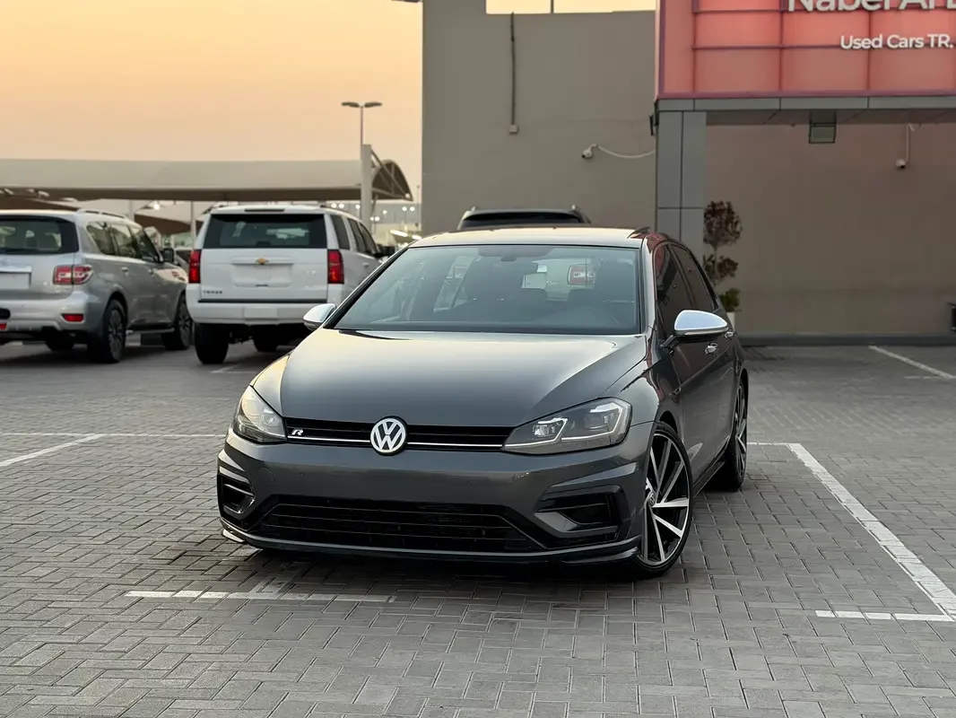 Volkswagen Golf R 2.0 AMT 4WD (333 hp)