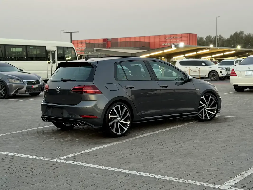 Volkswagen Golf R 2.0 AMT 4WD (333 hp) - 3