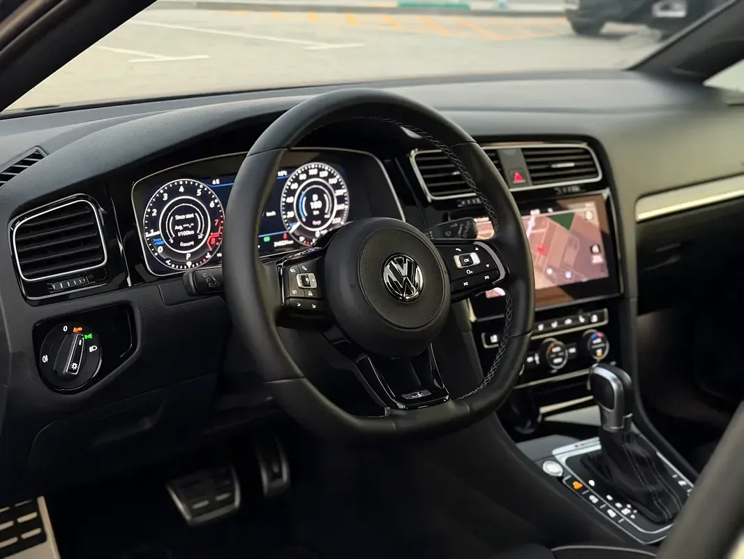 Volkswagen Golf R 2.0 AMT 4WD (333 hp) - 6