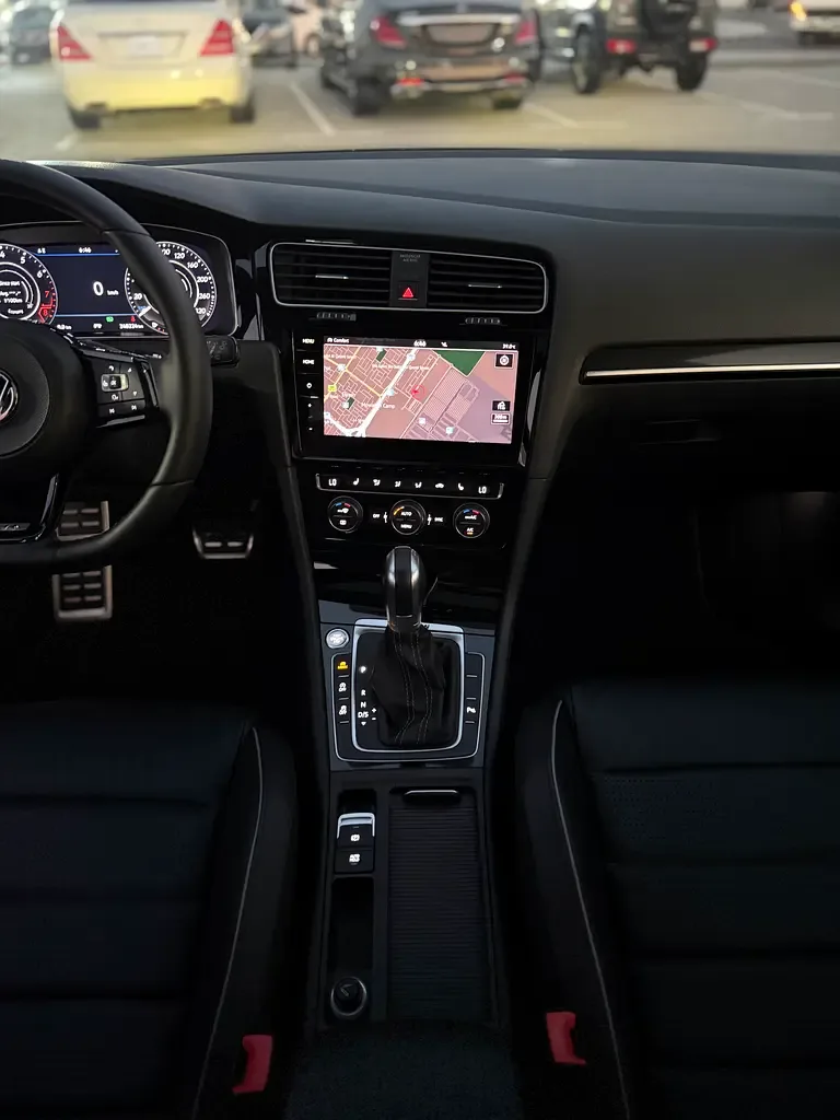 Volkswagen Golf R 2.0 AMT 4WD (333 hp) - 11
