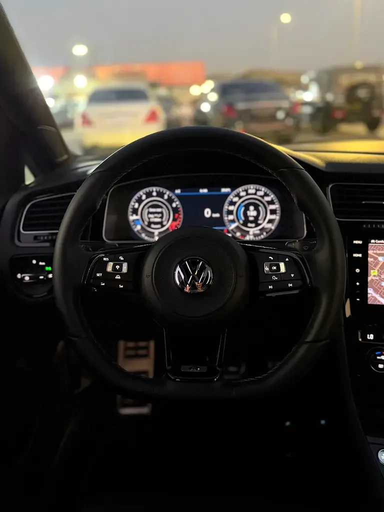 Volkswagen Golf R 2.0 AMT 4WD (333 hp) - 12