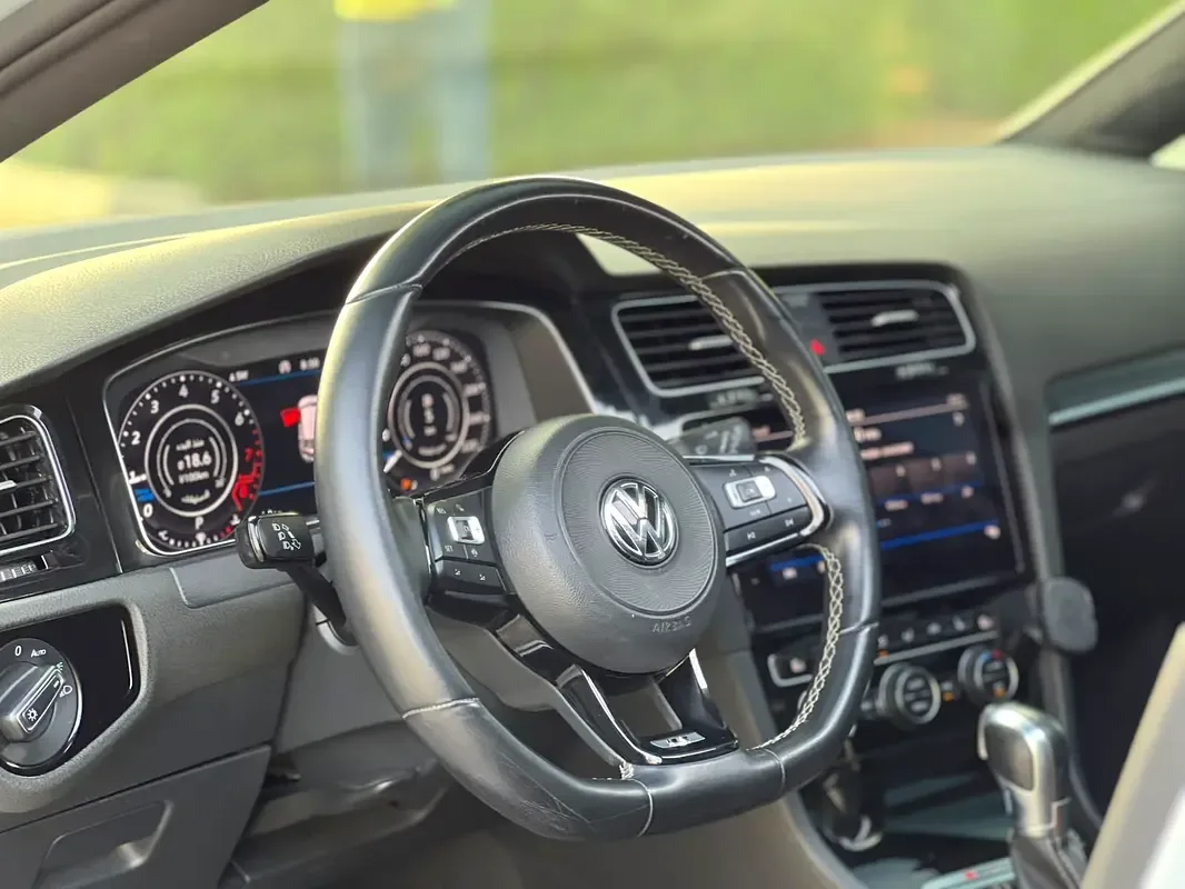 Volkswagen Golf R 2.0 AMT 4WD (333 hp) - 7