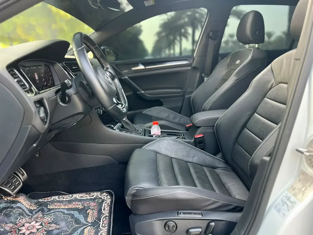 Volkswagen Golf R 2.0 AMT 4WD (333 hp) - 12