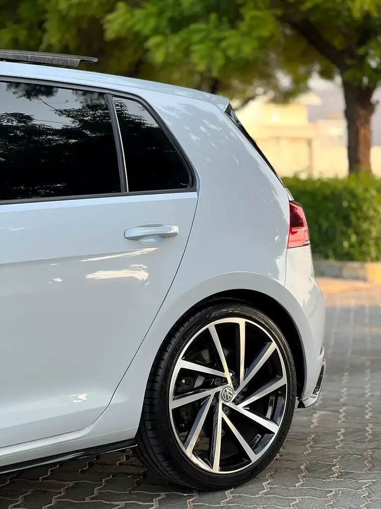 Volkswagen Golf R 2.0 AMT 4WD (333 hp) - 17
