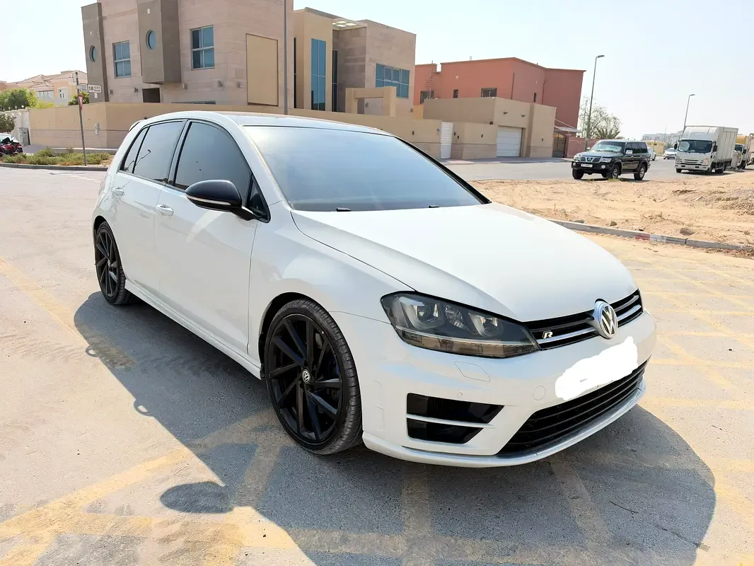 Volkswagen Golf R 2.0 AMT 4WD (333 hp)