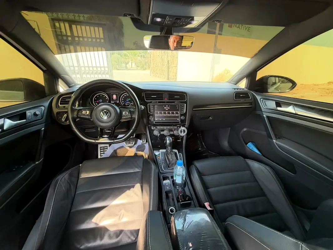 Volkswagen Golf R 2.0 AMT 4WD (333 hp) - 12
