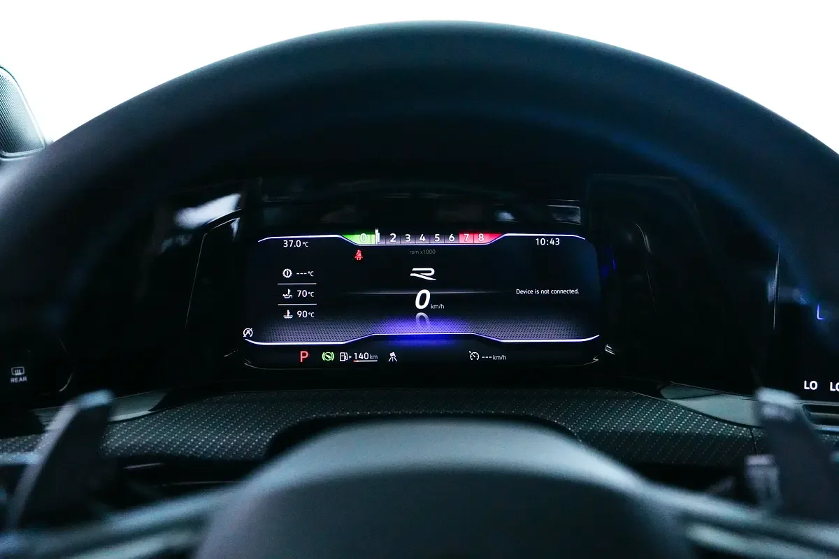 Volkswagen Golf R 2.0 AMT AWD (333 hp) - 16