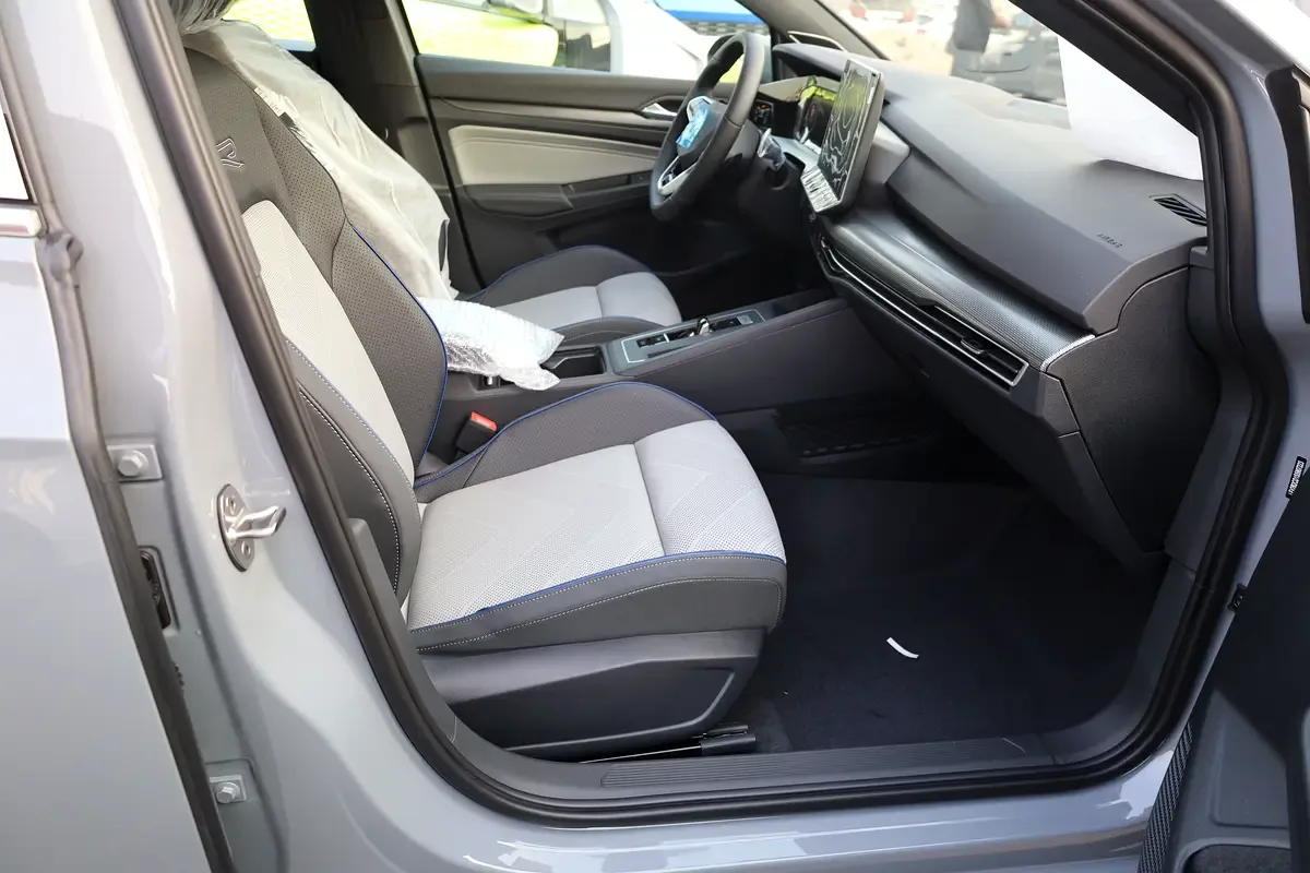 Volkswagen Golf R 2.0 AMT AWD (333 حصان) - 9