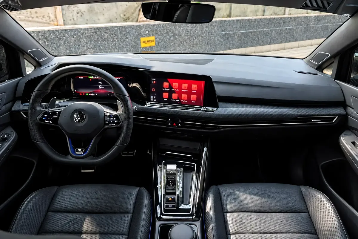 Volkswagen Golf R 2.0 AMT AWD (333 hp) - 11