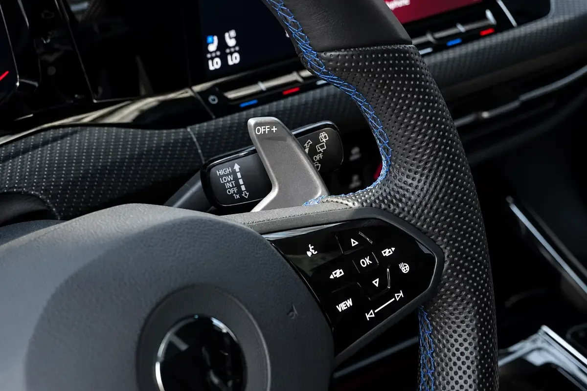 Volkswagen Golf R 2.0 AMT AWD (333 hp) - 15