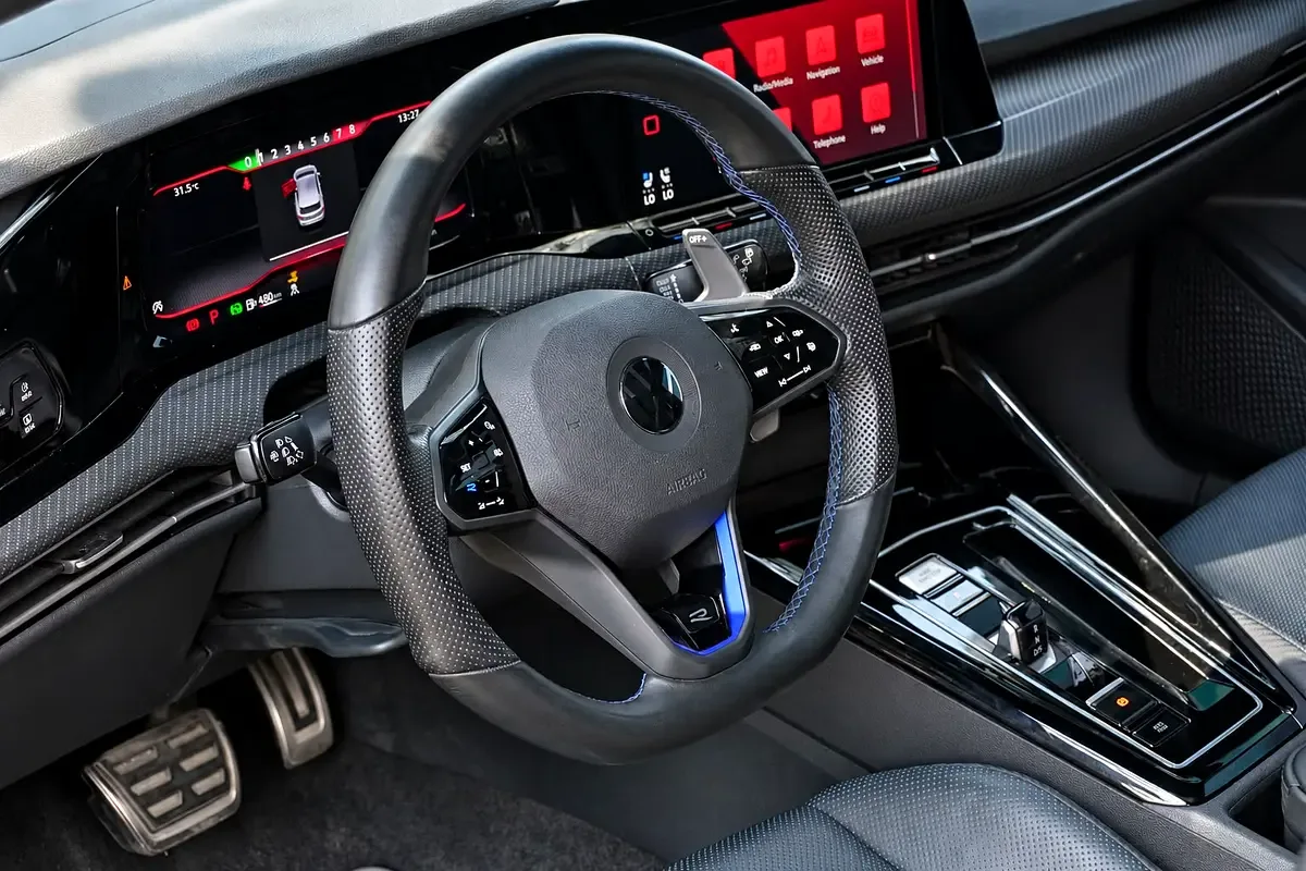 Volkswagen Golf R 2.0 AMT AWD (333 hp) - 14