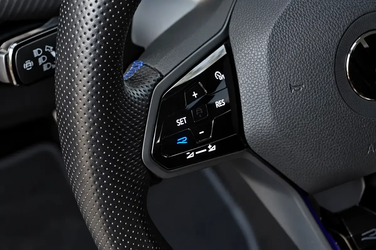 Volkswagen Golf R 2.0 AMT AWD (333 hp) - 16