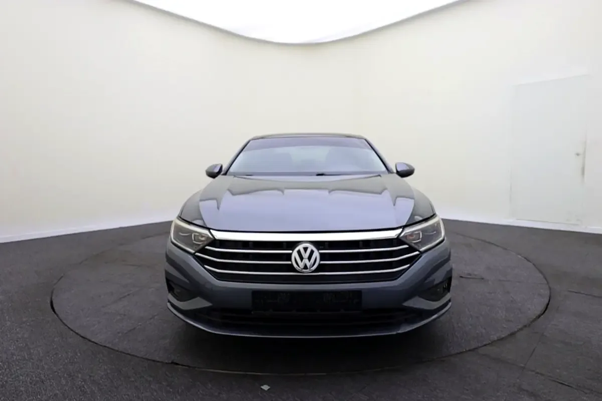 Volkswagen Jetta 1.6 AT (110 hp)