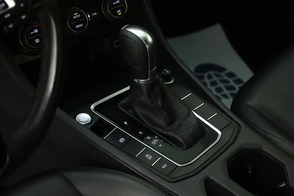 Volkswagen Jetta 1.6 AT (110 hp) - 13