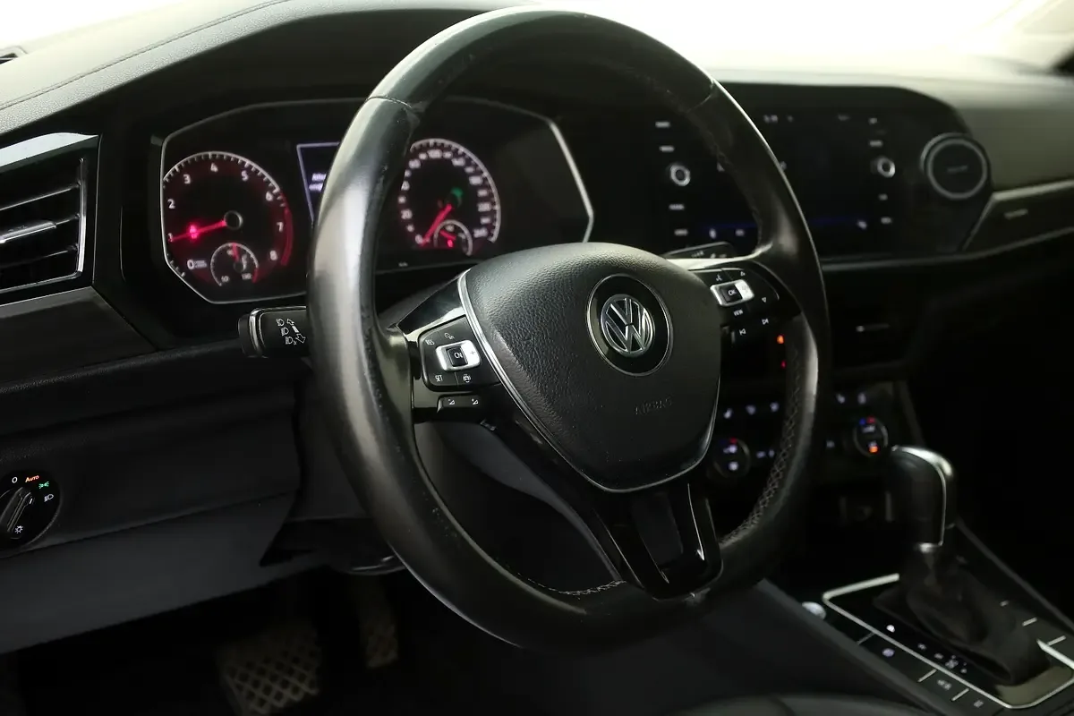 Volkswagen Jetta 1.6 AT (110 hp) - 12